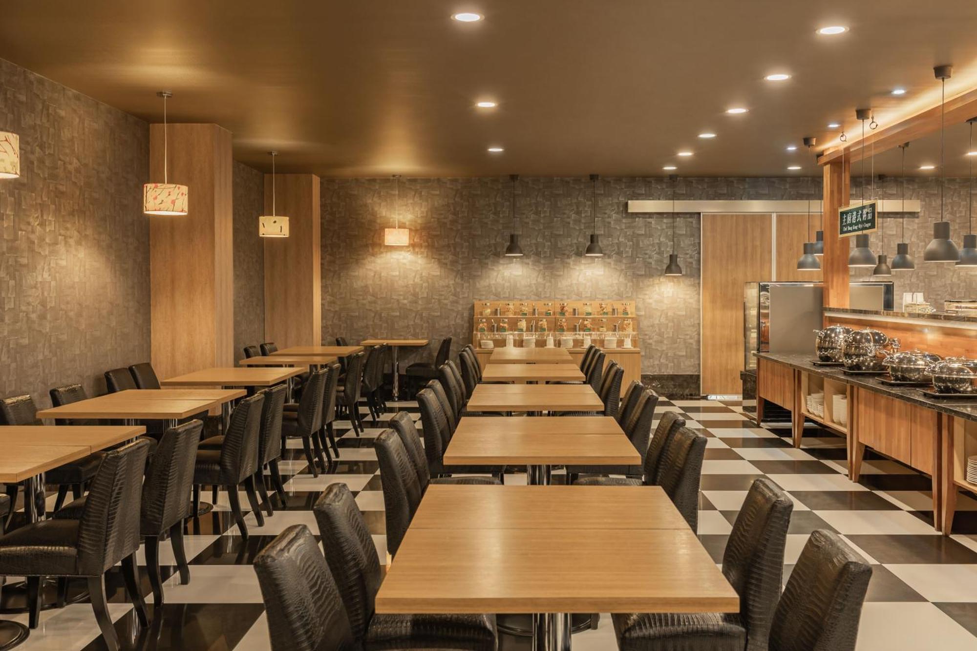 Kindness Hotel - Tainan Chihkan Tower Bagian luar foto