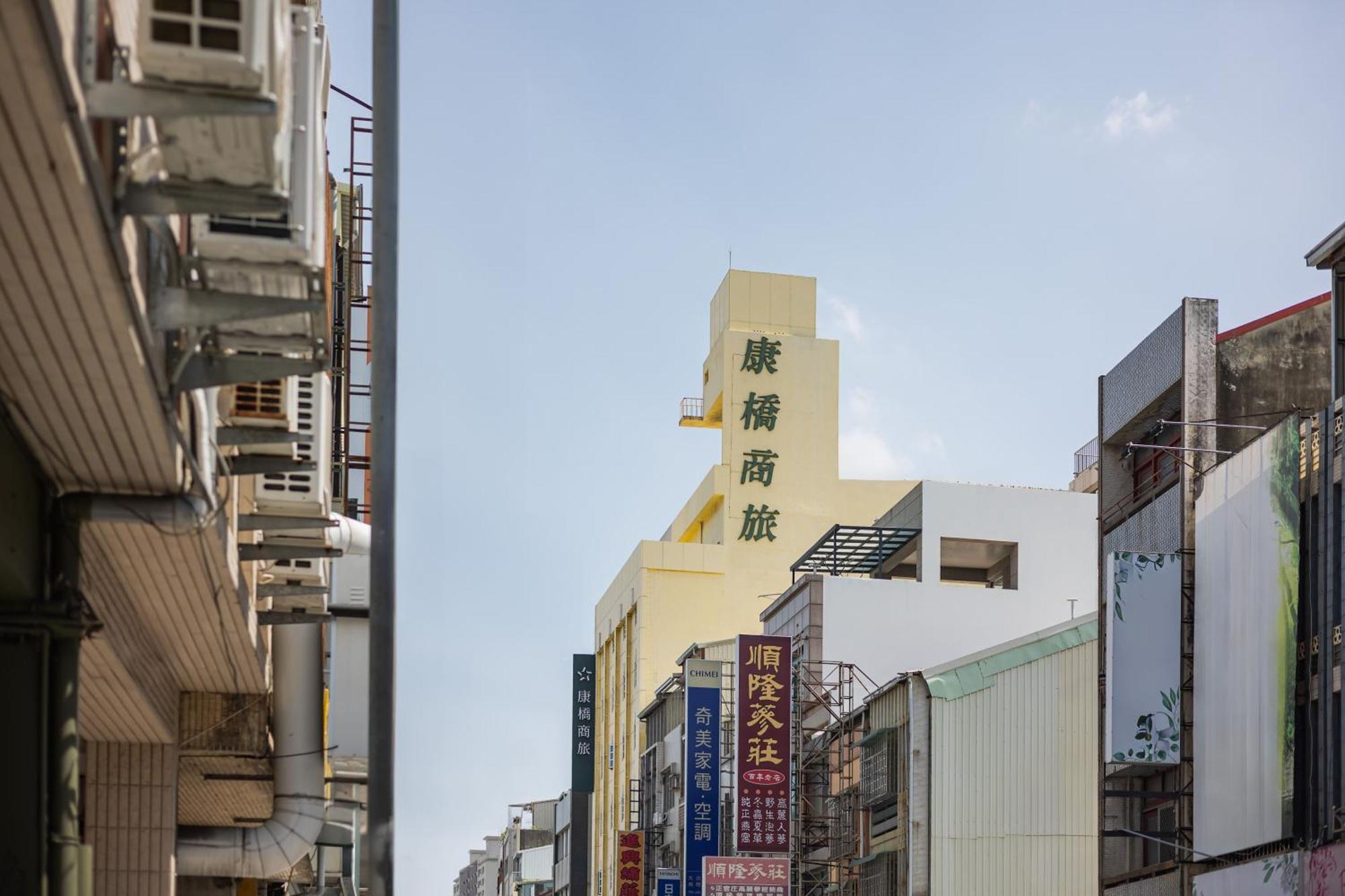 Kindness Hotel - Tainan Chihkan Tower Bagian luar foto