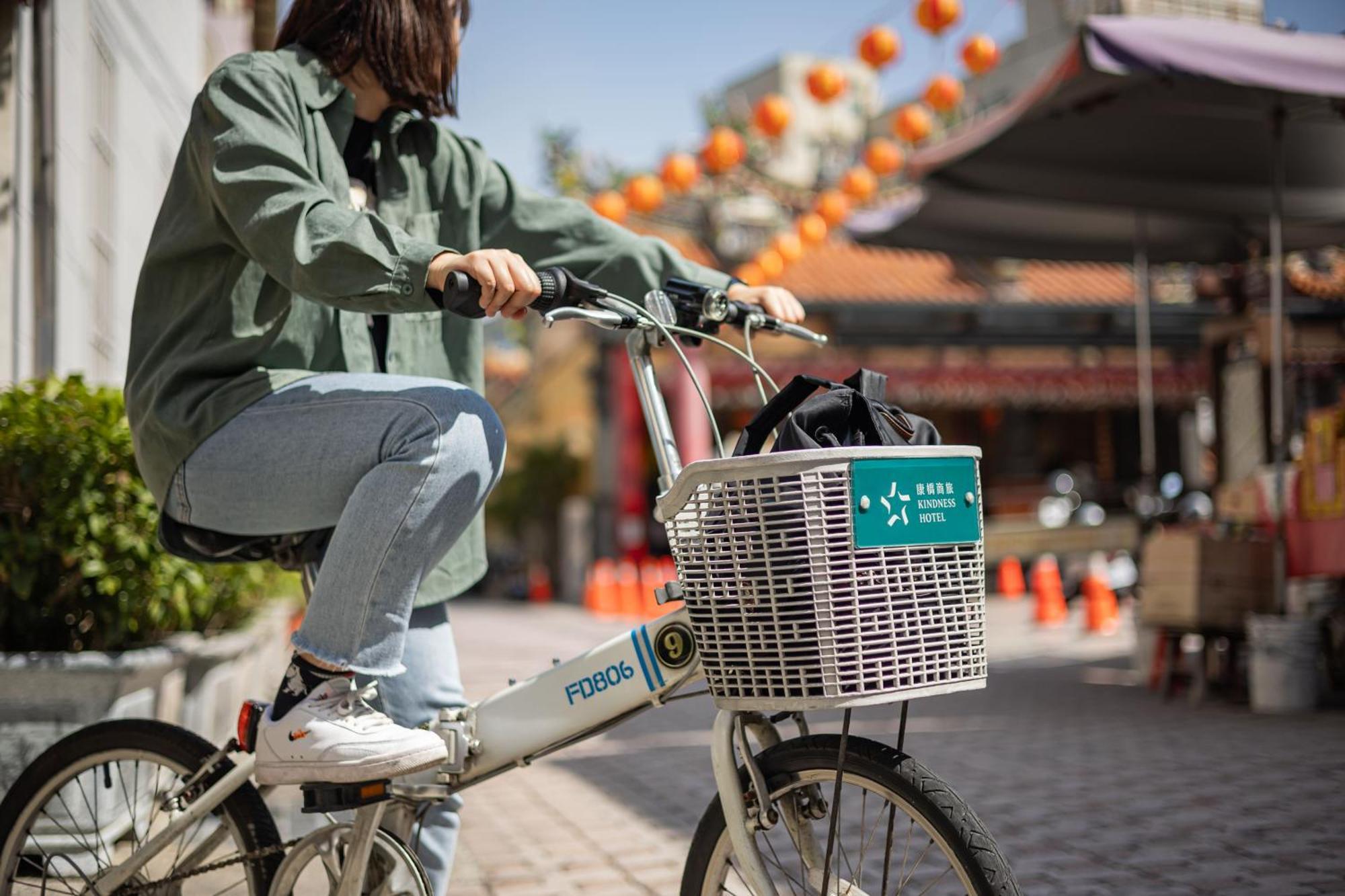 Kindness Hotel - Tainan Chihkan Tower Bagian luar foto
