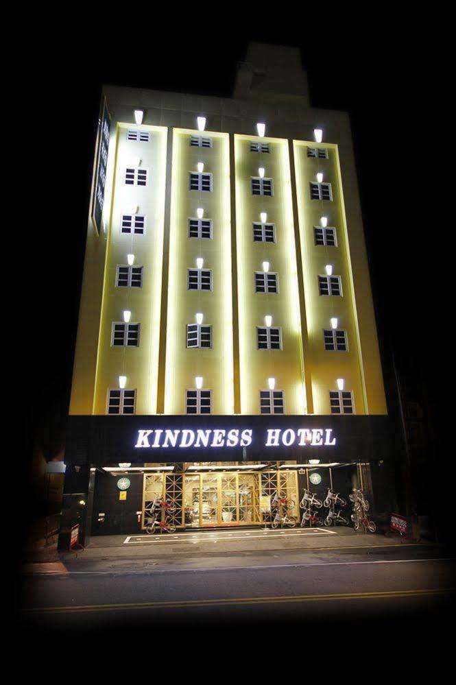 Kindness Hotel - Tainan Chihkan Tower Bagian luar foto